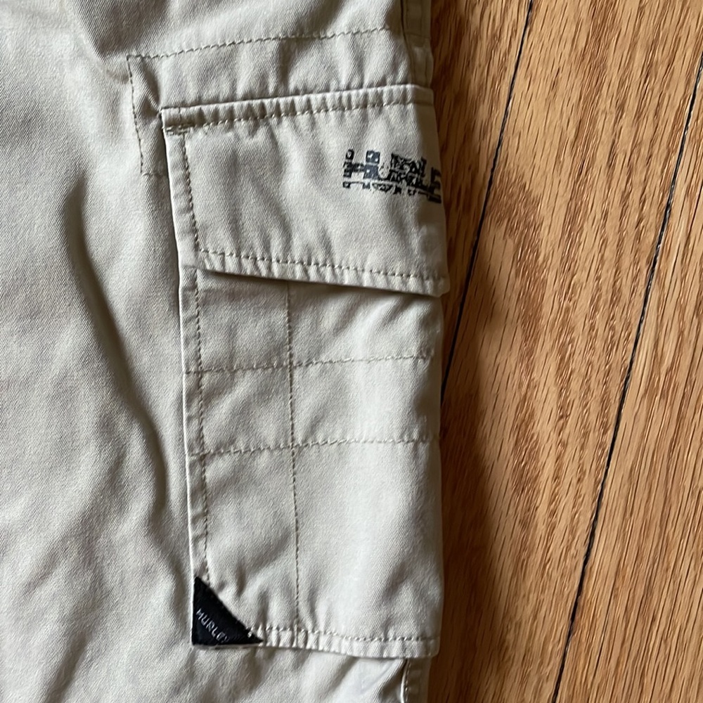 Hurley Tan Khaki Cargo 6 Pocket Shorts 26” high waist EUC sz 10/12 medium - Picture 3 of 7